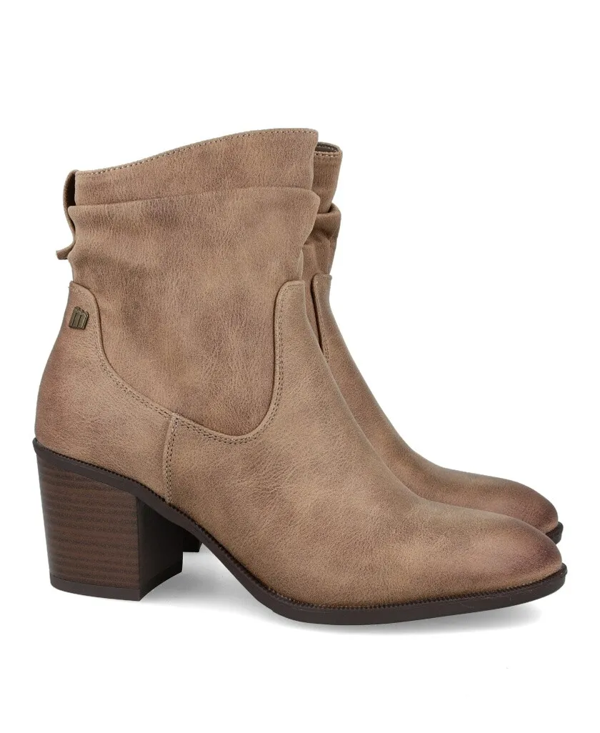 Mustang Miriana 59501 wide heel ankle boots