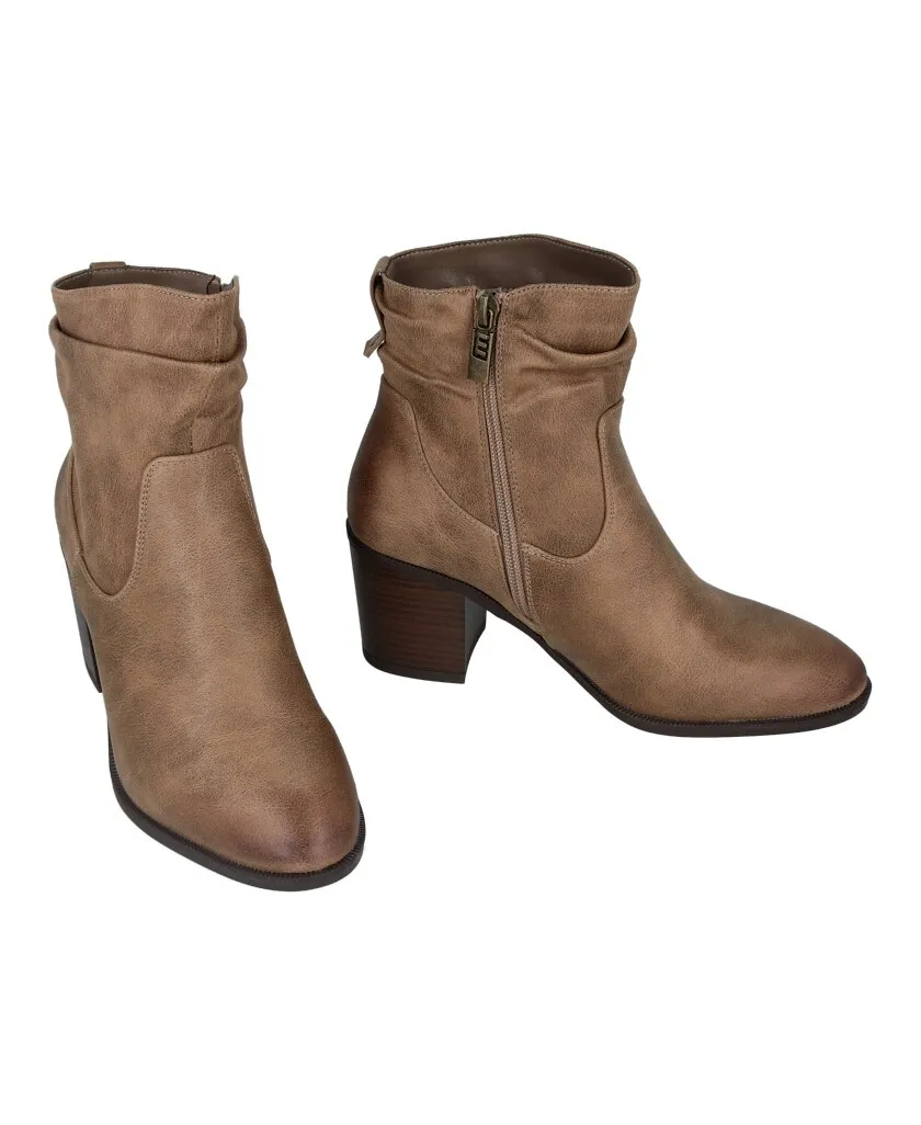 Mustang Miriana 59501 wide heel ankle boots