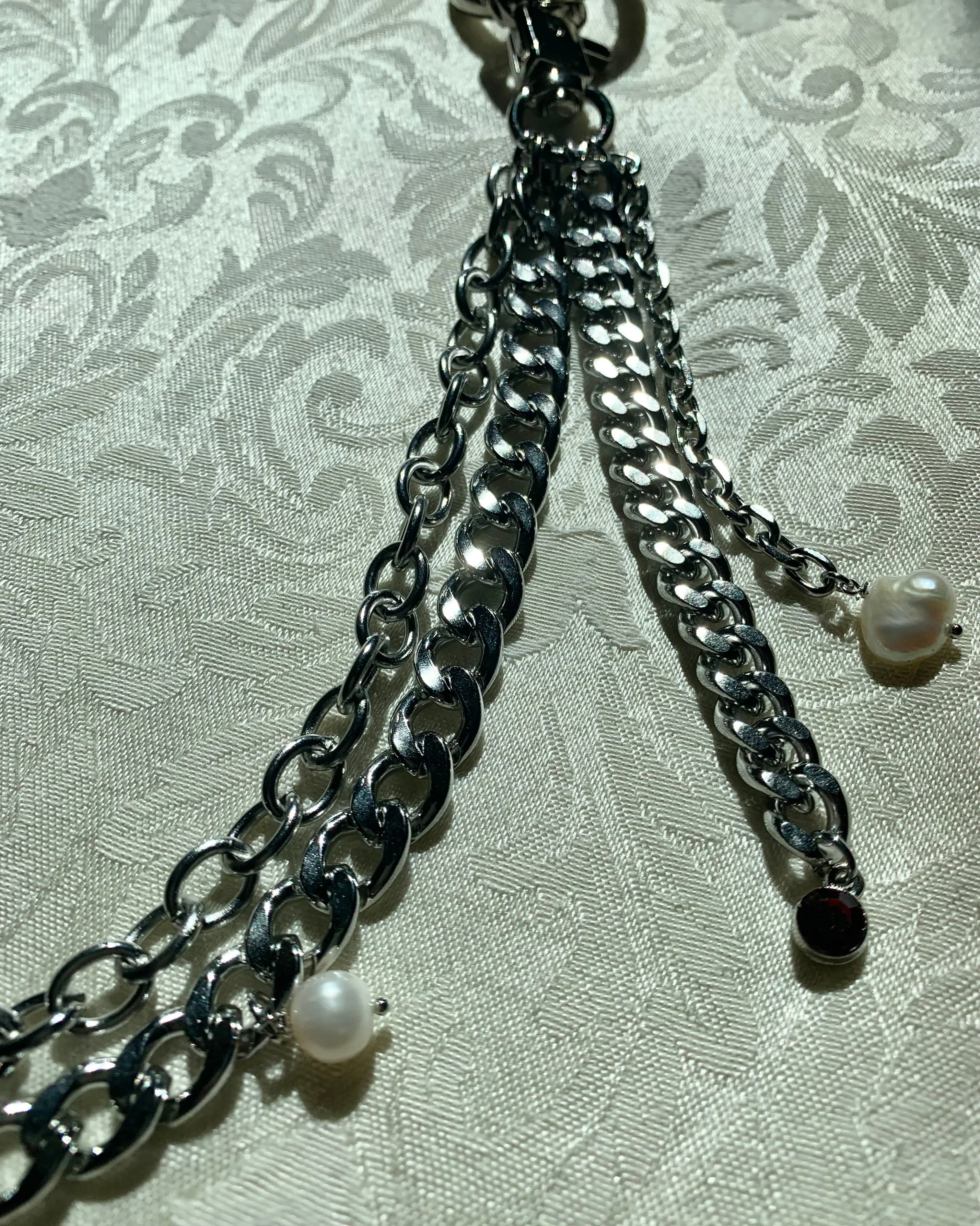 Pearl and crystal jumbo accesory chain