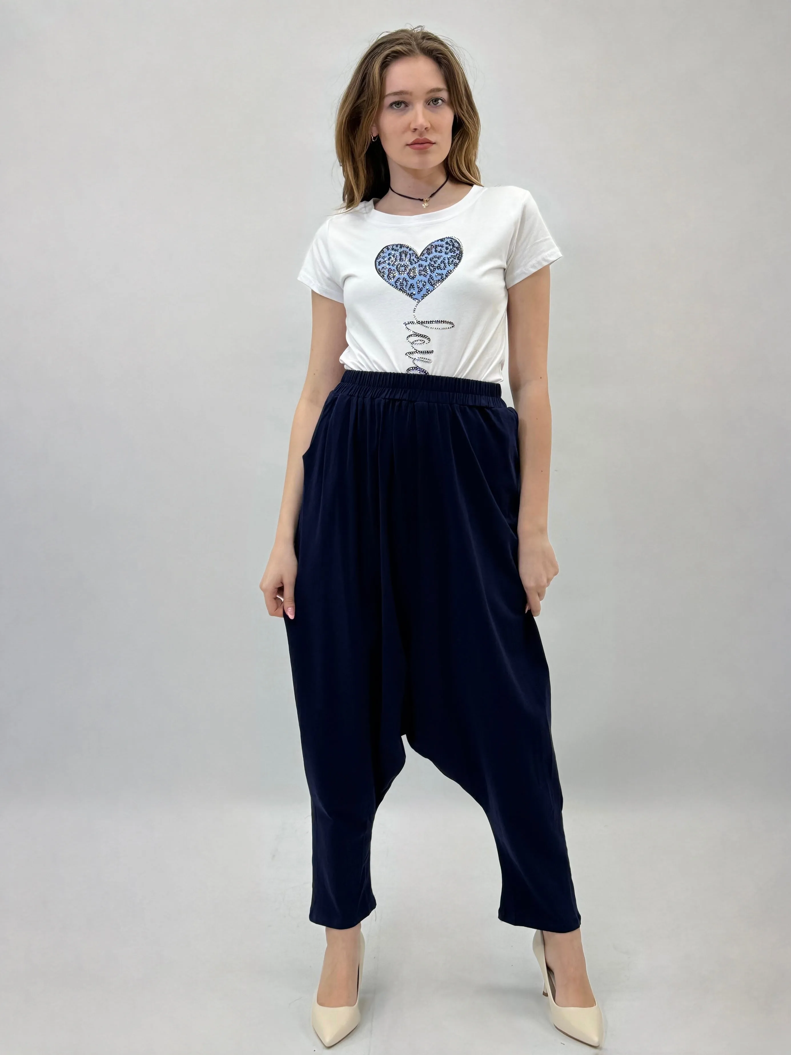 T-shirt con stampa cuore e scritta love