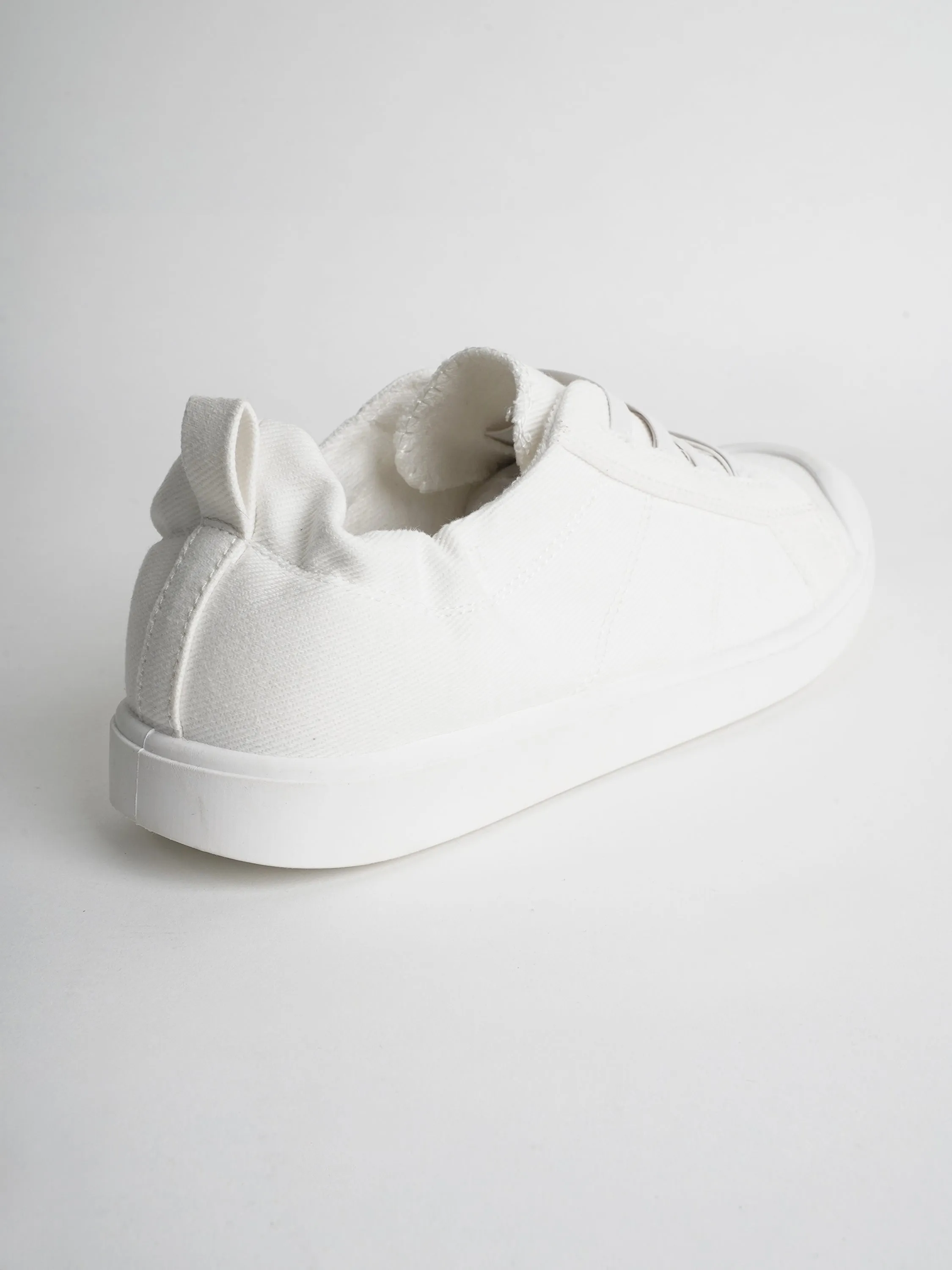 Taylor Low-top Slip-on Sneakers